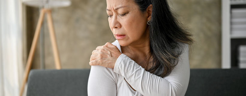 patient needing Shoulder Tendinopathy chiropractor in Addison TX